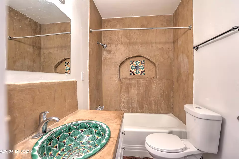 Bath - 2627 N Euclid Ave, Tucson, AZ 85719 photo 2 of 3