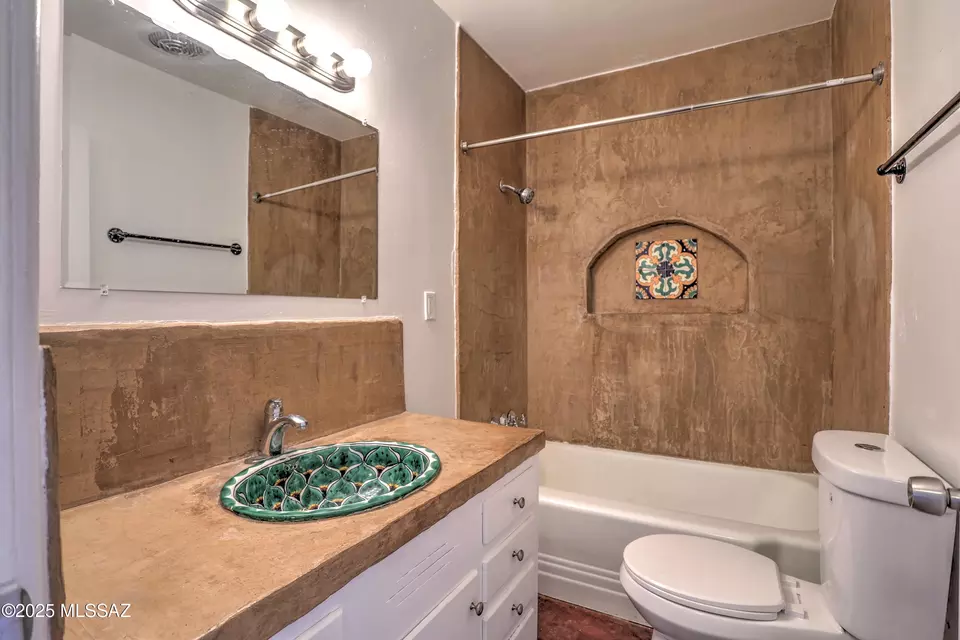 Bath - 2627 N Euclid Ave, Tucson, AZ 85719 photo 3 of 3