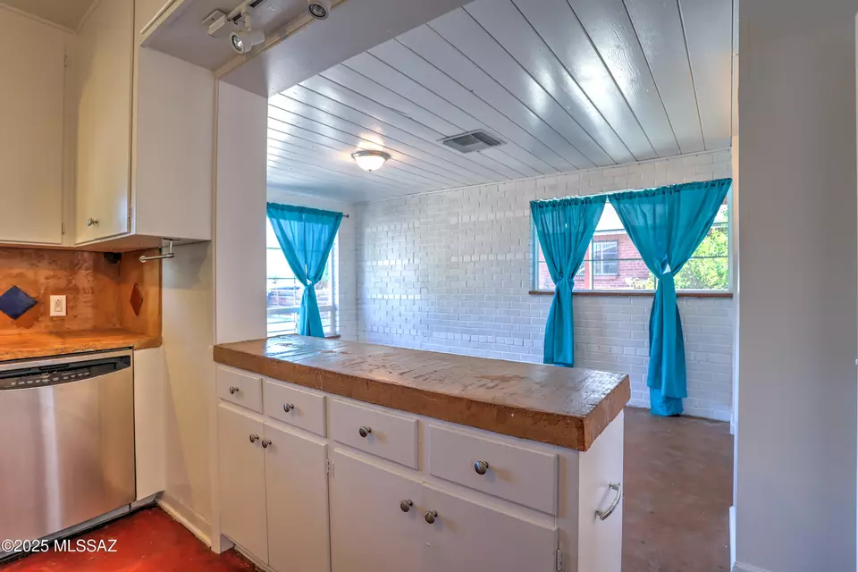 Kitchen - 2627 N Euclid Ave, Tucson, AZ 85719 photo 4 of 4