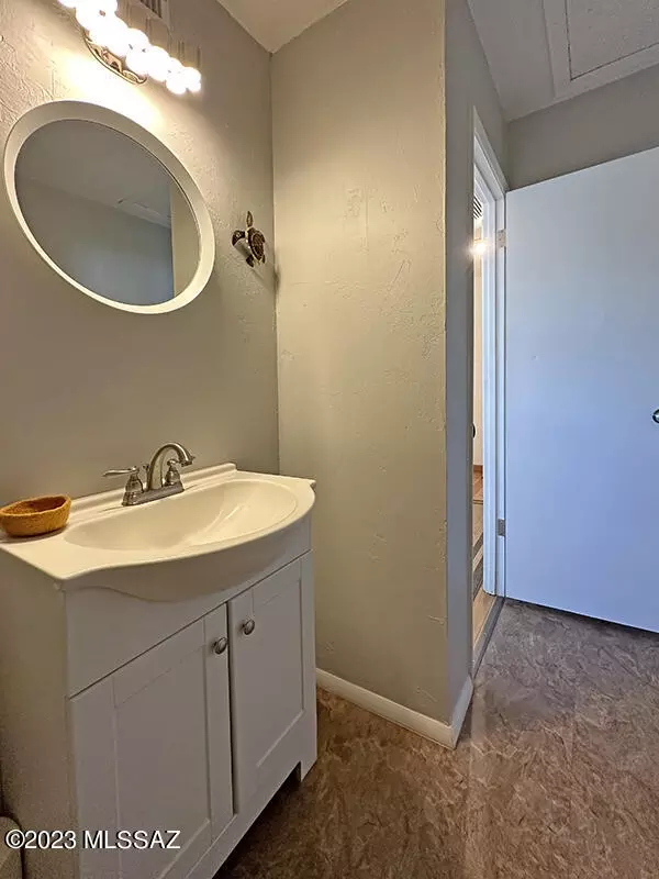 Bath - 1705 S Jones Blvd #F2, Tucson, AZ 85713 photo 3 of 5
