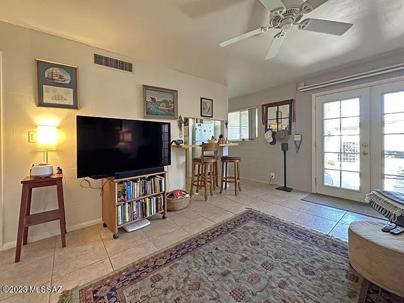 Living - 1705 S Jones Blvd #F2, Tucson, AZ 85713 photo 3 of 4