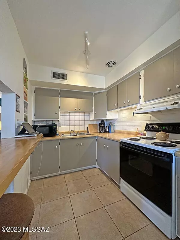 Kitchen - 1705 S Jones Blvd #F2, Tucson, AZ 85713 photo 1 of 6