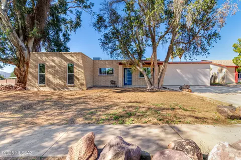 7601 N Shirley Pl, Tucson, AZ 85741