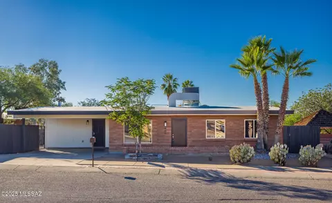 400 S Vozack Ln, Tucson, AZ 85748
