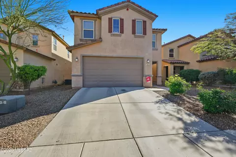 9593 S Trapper Ridge Dr, Tucson, AZ 85747