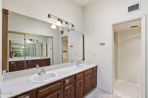 Bath - 209 E River Rd, Tucson, AZ 85704 photo 1 of 2