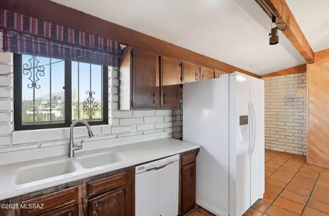 Kitchen - 209 E River Rd, Tucson, AZ 85704 photo 3 of 4