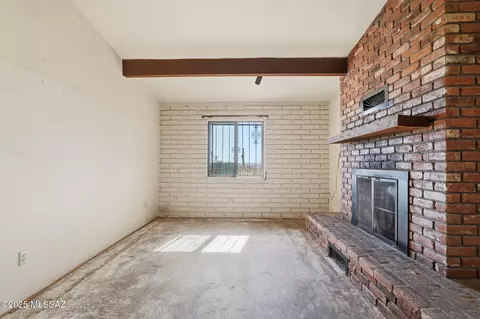 Living - 209 E River Rd, Tucson, AZ 85704 photo 6 of 8