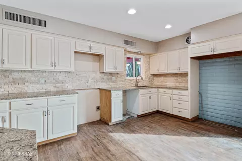 Kitchen - 7531 E 39th St, Tucson, AZ 85730 photo 1 of 2