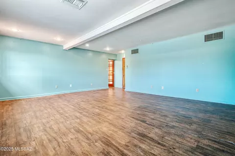 Living - 7531 E 39th St, Tucson, AZ 85730 photo 9 of 11