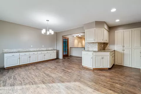 Dining - 7531 E 39th St, Tucson, AZ 85730 photo 3 of 3