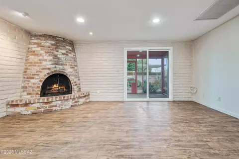 Living - 7531 E 39th St, Tucson, AZ 85730 photo 5 of 11
