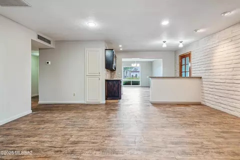 Living - 7531 E 39th St, Tucson, AZ 85730 photo 6 of 11