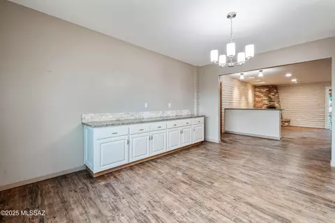 Dining - 7531 E 39th St, Tucson, AZ 85730 photo 1 of 3