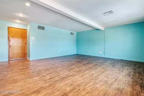 Living - 7531 E 39th St, Tucson, AZ 85730 photo 8 of 11