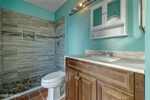 Bath - 7531 E 39th St, Tucson, AZ 85730 photo 1 of 2