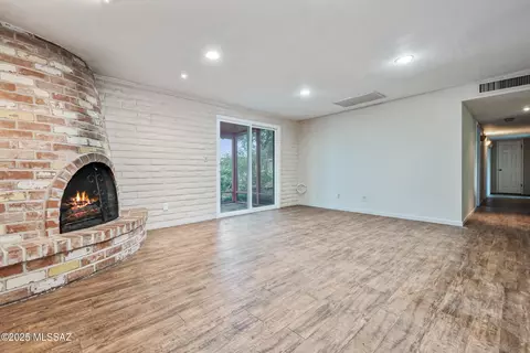 Living - 7531 E 39th St, Tucson, AZ 85730 photo 4 of 11
