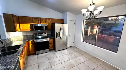 9755 Via De Sisneroz, Tucson, AZ 85747