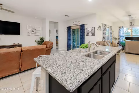 12231 E Becker Dr, Vail, AZ 85641 photo 9