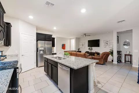 12231 E Becker Dr, Vail, AZ 85641 photo 10