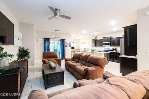 12231 E Becker Dr, Vail, AZ 85641 photo 4