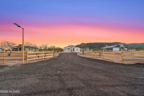 7857 S Cardinal Ave, Tucson, AZ 85746