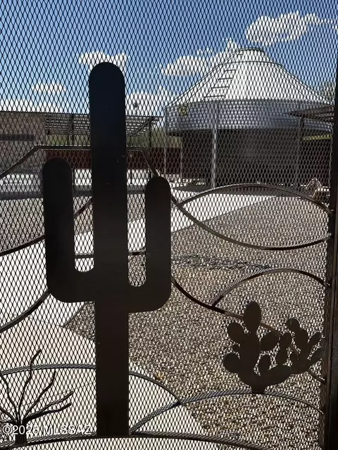 741 W Via De Suenos, Green Valley, AZ 85622