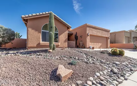 11932 N Labyrinth Dr, Tucson, AZ 85737