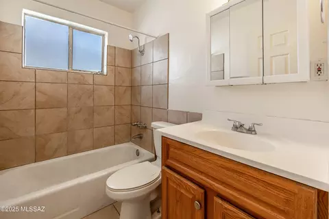 Bath - 4729-4733 E 2nd St, Tucson, AZ 85711 photo 1 of 2