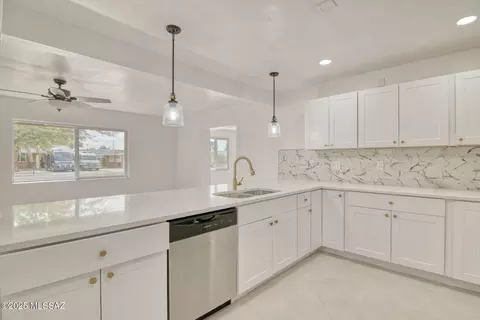 805 E Joan Pl, Tucson, AZ 85719