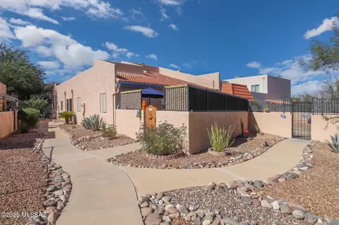 5935 E Sahuaro Ranch Dr, Tucson, AZ 85712