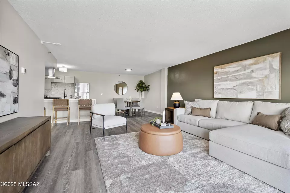 Living - 425 W Paseo Redondo Dr #9B, Tucson, AZ 85701 photo 3 of 7