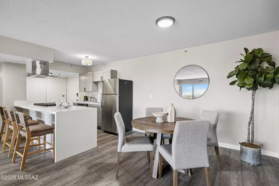 Dining - 425 W Paseo Redondo Dr #9B, Tucson, AZ 85701 photo 1 of 2