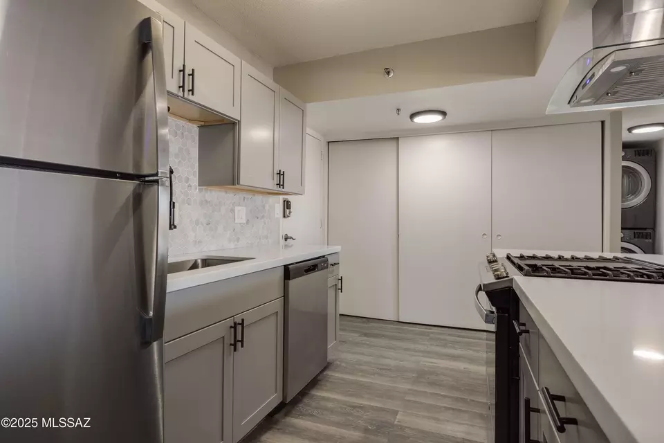 Kitchen - 425 W Paseo Redondo #8G, Tucson, AZ 85701 photo 6 of 6