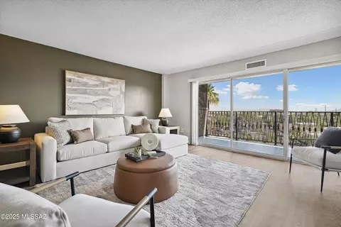 425 W Paseo Redondo Dr #4E, Tucson, AZ 85701