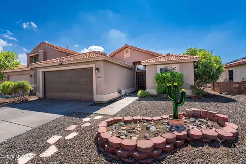 8869 N Willeta Dr, Tucson, AZ 85743