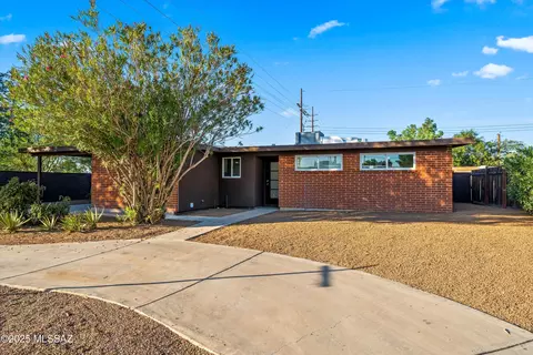 Exterior - 7901 E Winnepeg Dr, Tucson, AZ 85730 photo 2 of 3
