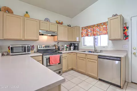 Kitchen - 9045 E Ironbark St, Tucson, AZ 85747 photo 1 of 3