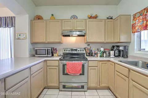 Kitchen - 9045 E Ironbark St, Tucson, AZ 85747 photo 2 of 3