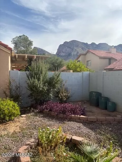 250 E Fieldcrest Ln, Oro Valley, AZ 85737