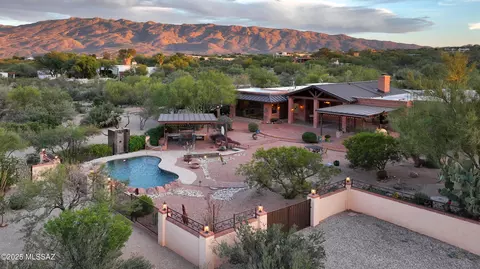 925 N Rancho Del Jefe Loop, Tucson, AZ 85748
