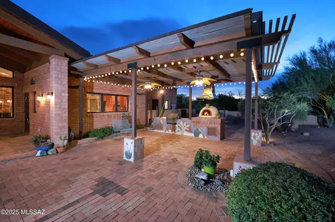 925 N Rancho Del Jefe Loop, Tucson, AZ 85748