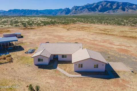 1176 W Trigger Ln, Cochise, AZ 85606