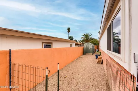 Exterior - 9501 E Rand Pl, Tucson, AZ 85715 photo 4 of 9