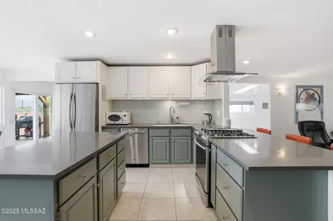 Kitchen - 9501 E Rand Pl, Tucson, AZ 85715 photo 2 of 3