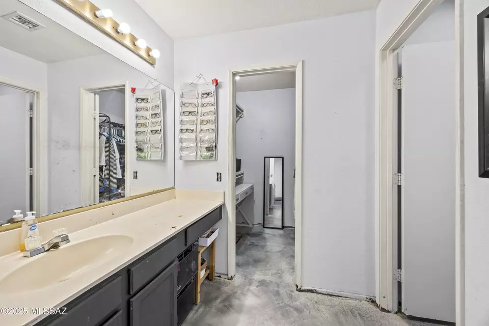 Bath - 2801 W Avenida Azahar, Tucson, AZ 85745 photo 1 of 3