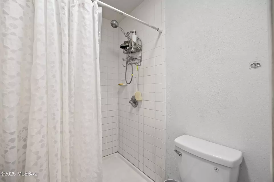 Bath - 2801 W Avenida Azahar, Tucson, AZ 85745 photo 2 of 3