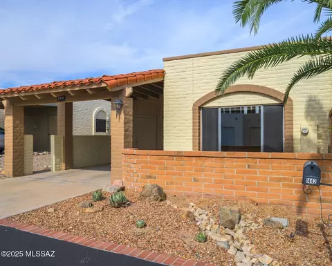 1442 W Calle Mendoza, Green Valley, AZ 85622