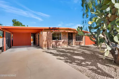 2821 E Presidio Rd, Tucson, AZ 85716