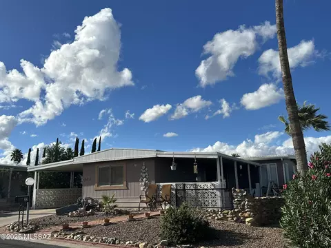 32 W Pinon Dr, Green Valley, AZ 85614